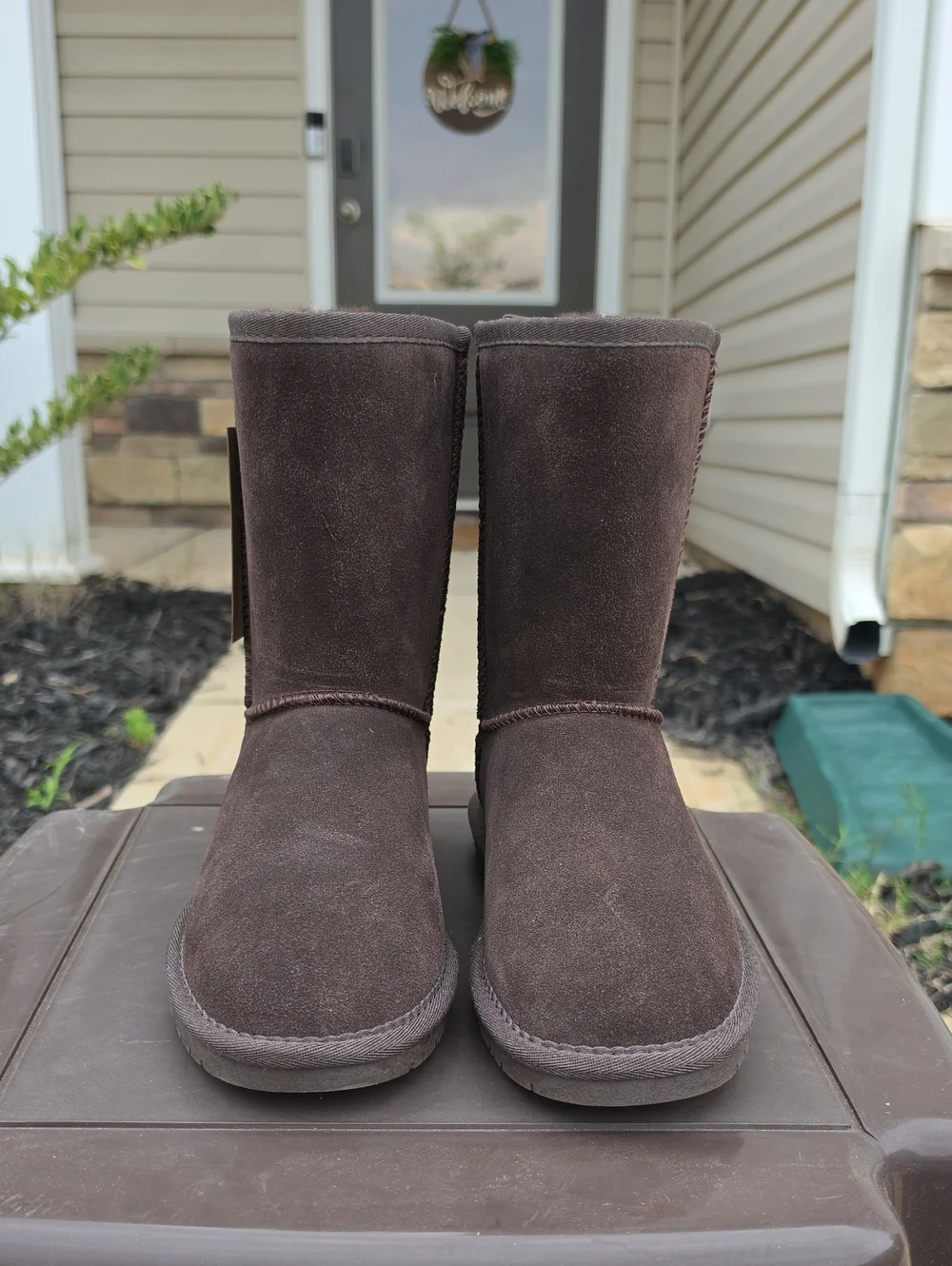BEARPAW Women's Elle Short Boots Dark Brown Size 7 NWT